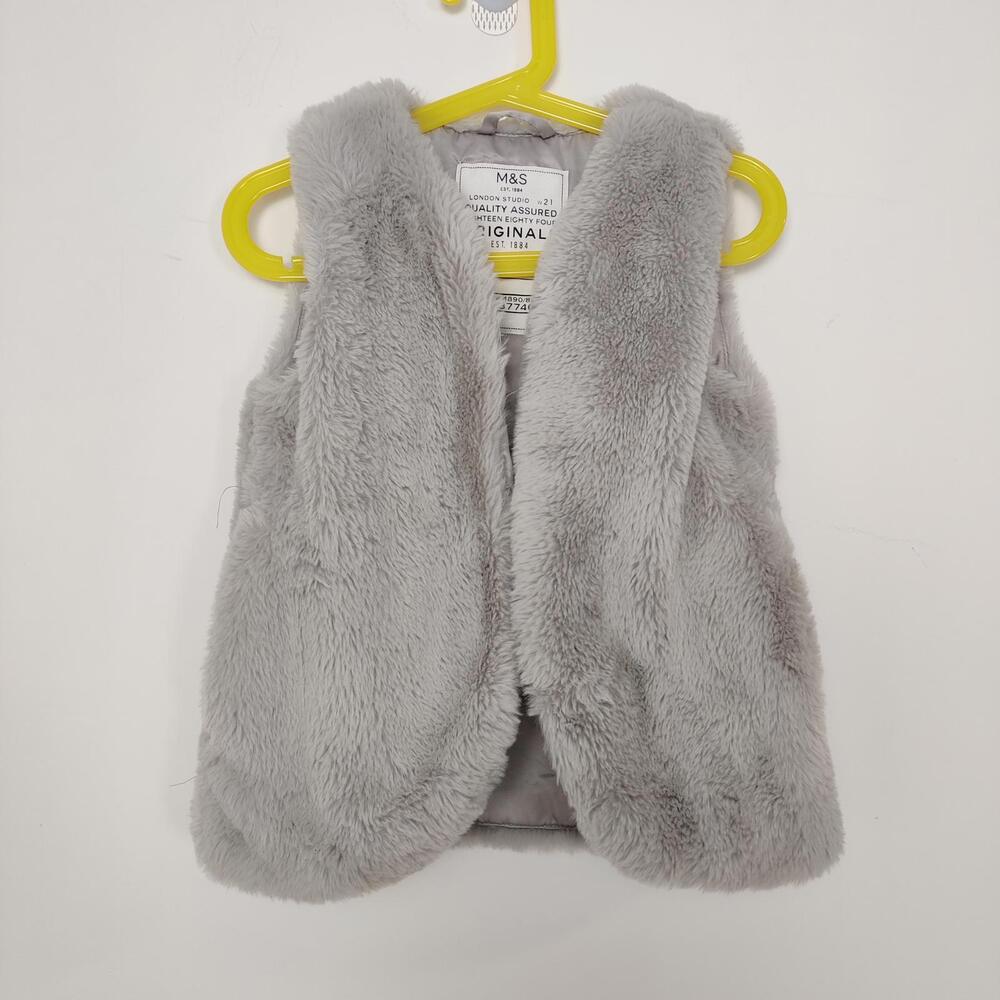 M&S Girl's Faux Fur Vest in Silver Gray Size 5 6 Years - Picture 1 of 6